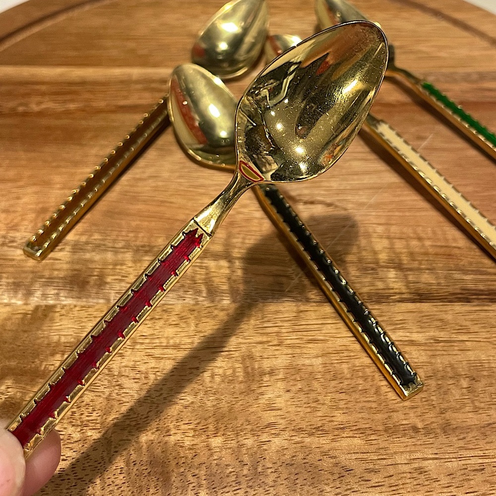 Vintage Demitasse Spoons: 1950s charm, 4.75", set of 5. Excellent condition.
